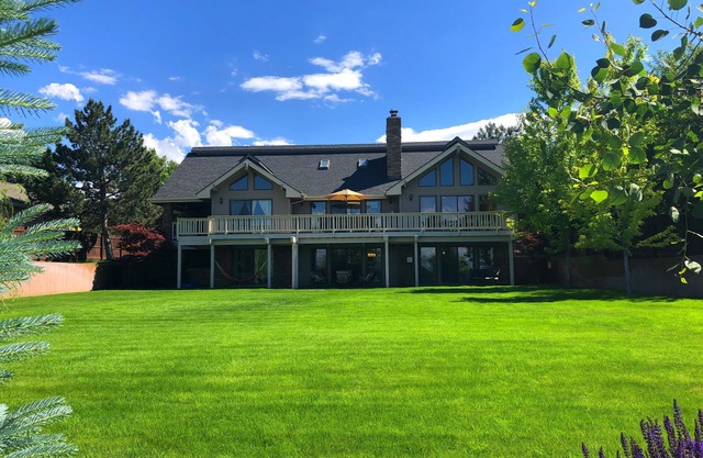 Privé, accès facile, grands groupes, lits 20+, 5300+ pi. Ca., grill, bain à remous, vues