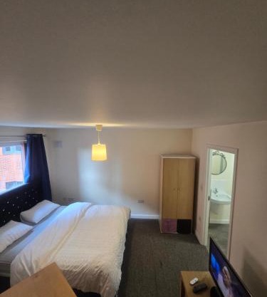 Private Ensuite room in Wolverhampton city centre