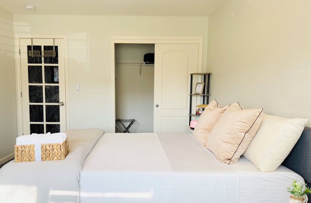 Spacious 1Bed/1bath with Private Entrance