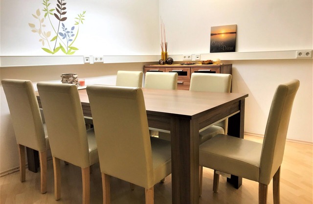 Appartement privé familial - 8 personnes, avec WIFI, petit jardin
