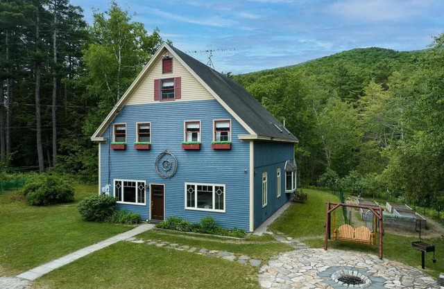 Private Family Friendly Ski&Lake Getaway on 2 acres. Short walk to Lake Sunapee