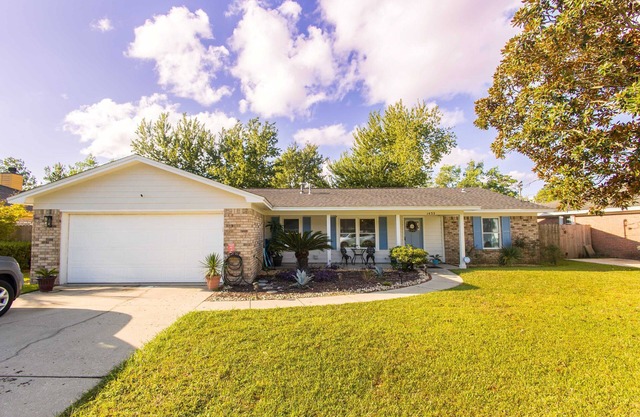 Private family home close to the beach, fishing and NAS