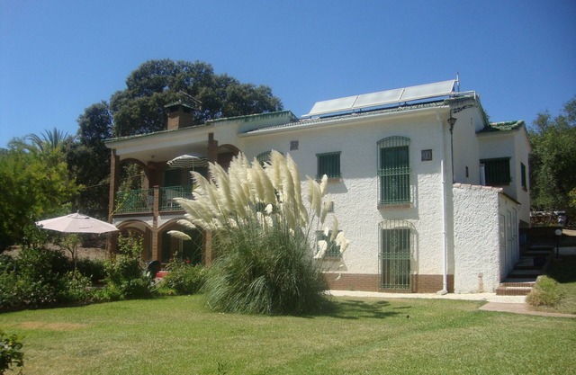 finca privé en Andalousie avec piscine, jardin, sauna, barbecue, à 14 personnes.