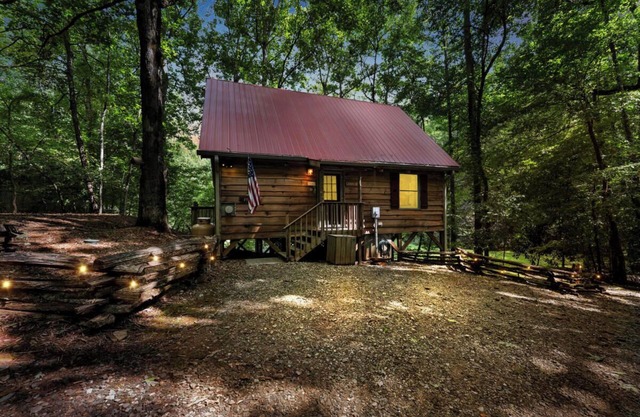 Private Fishing Lake, Hot Tub, Fire Pit, Walking Trails And Nearby Wineries