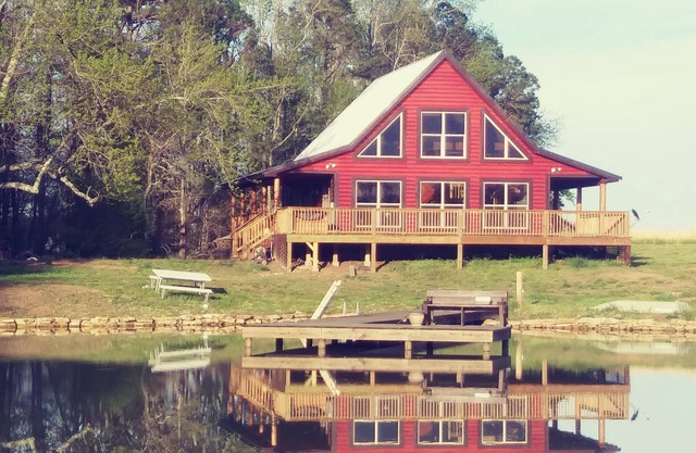Cabine avec étang privé, lieu de vacances par excellence.