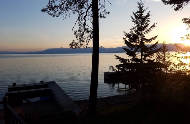 ** NOUVELLE INSCRIPTION *** Flathead Lake House avec une vue imprenable sur le parc Glacier