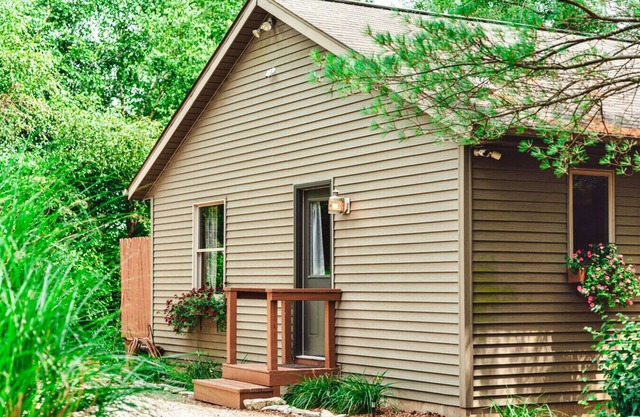 Romantic Cabin| Hot Tub| King Bed|Private Forest