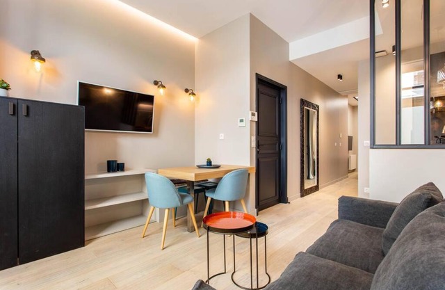 Private free shuttle service Samir apartments