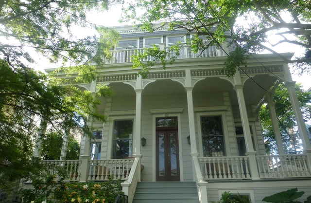 Private Garden Apartment 1 Block off St. Charles