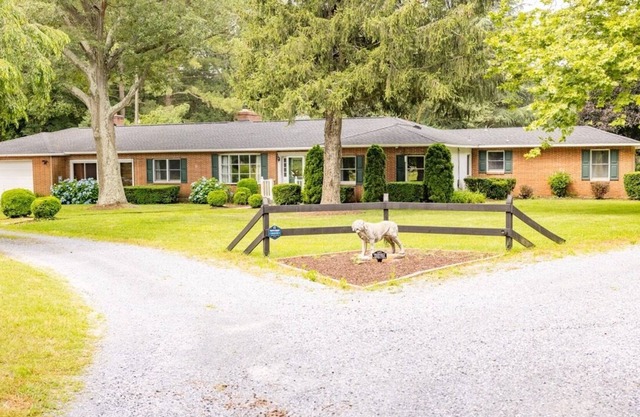 Private Gated Country Home with Outdoor Pavilion, EV Charger - Dog-Friendly