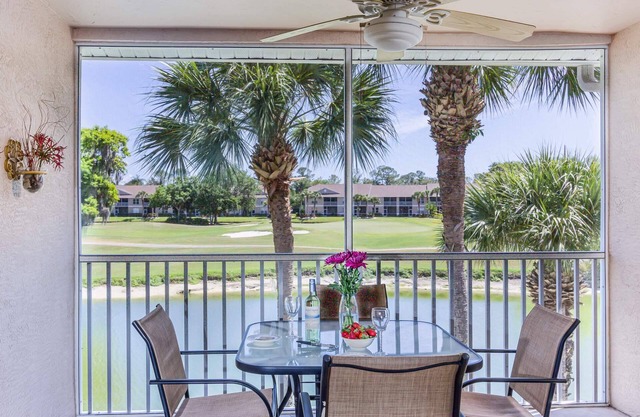 2/2 condo avec golf, tennis, piscines, club-house avec activités et restaurant.