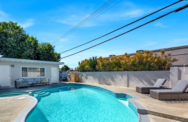 Private Guest House w POOL & HOT TUB - 1 Bd 1 Ba