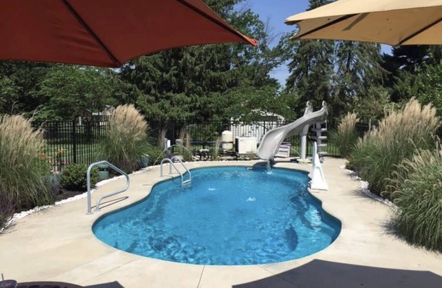 PRIVATE heated pool & hot tub, dogs ok, near Keeneland