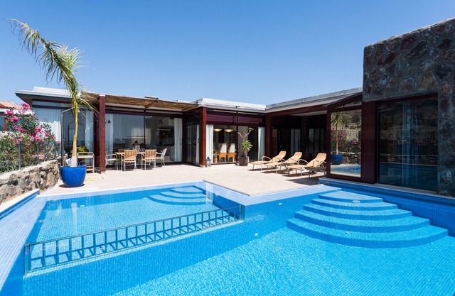 VILLA EXCLUSIVE avec piscine privée chauffée et jacuzzi.