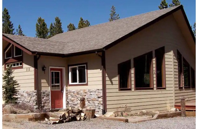 Private Home at head of Nature trail near the town of Nederland w/ hot tub