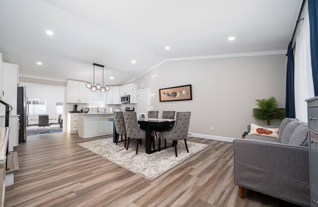 Private home in Columbus Ideal for large families, corporate getaways sleep 10.