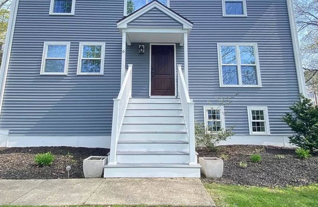Private home near amazing downtown Woburn! Sleeps 9