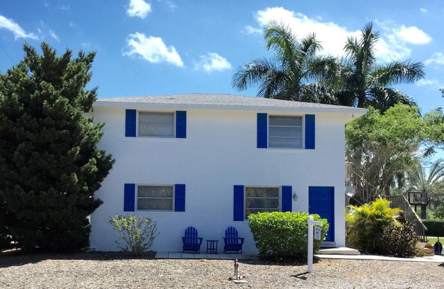 Cottage plage privée sur la North End Of LBK. 2 chambres 1 salle de bain au 2ème étage