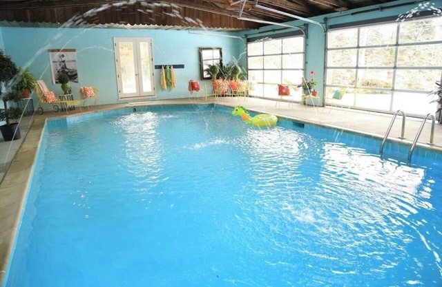 Private home with indoor pool -book your holiday stay