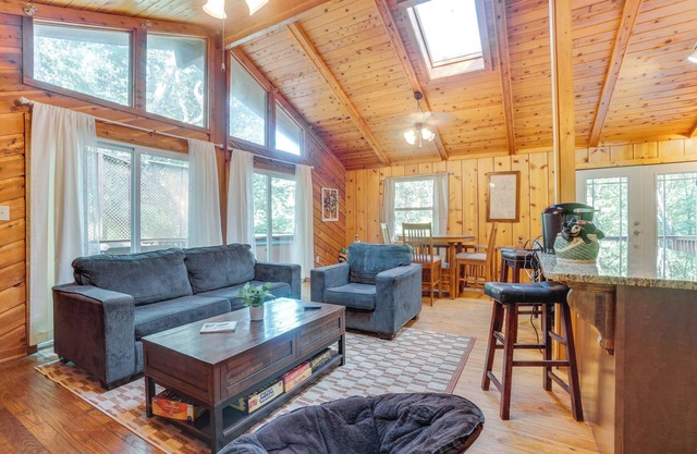 Private Hot Tub & Game Room: Cleveland Getaway