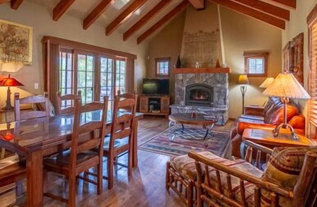 Spa et patio privés | Plafonds et décor en bois voûté | Accès aux remontées mécaniques POMA