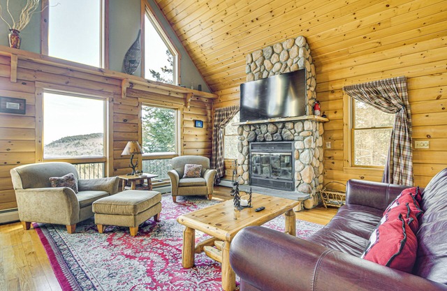 Private Hot Tub & Sauna: Bryant Pond Retreat!