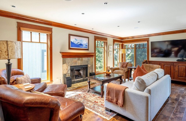 Private Hot Tub | Short Walk To Slopes | Garage for Gear Storage Only | Managed By Aloha Whistler