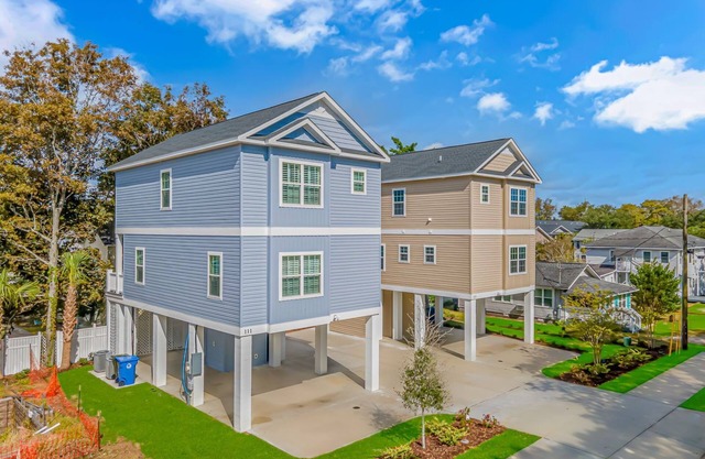 PRIVATE HOT TUB, steps from the beach, boardwalk and many other attractions.