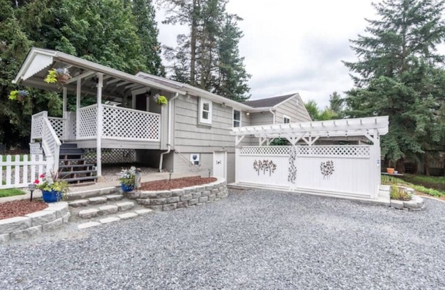 Maison privée Woodinville sur Little Bear Creek. Nouveau bain à remous. Vignobles et ski