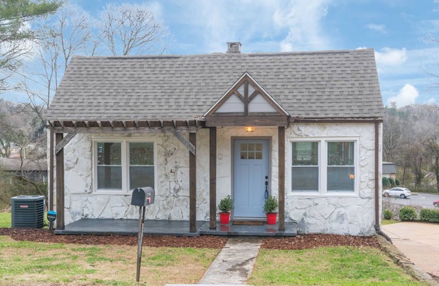 Private House Near Downtown, Cozy, Cute, Pet Friendly