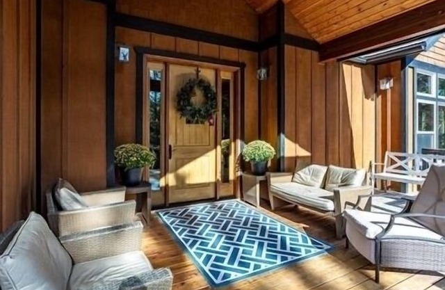 Private house with direct access to multi-season trails