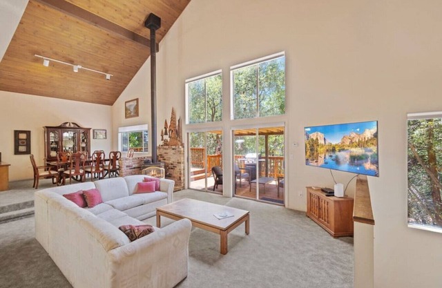 Private, huge comfy cabin/ Great location.