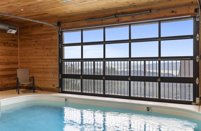 Piscine intérieure privée-Salles de jeux-Promenade au lac-Hot Tub-Chateau-On-The-Cove
