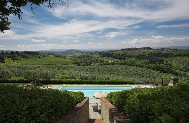 Maison de vacances privée avec bain à remous, climatisation, sauna, WIFI, piscine, TV, patio