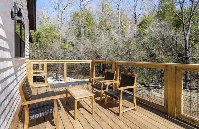 Private, King, Newly Renovated Farmhouse, Mountain and Creek Views, Fire pit