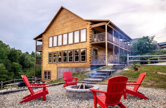 Private Lake- Amazing Views -2 Acres - Lux Cabin