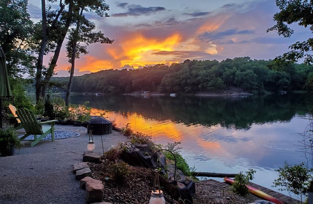 Lake front guest suite, near bike trails and Bentonville.