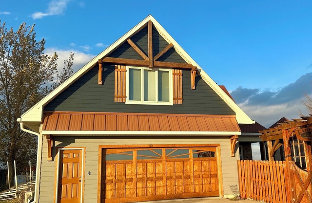 New! Private Lake Front & Pool. Entire 4 BR Home