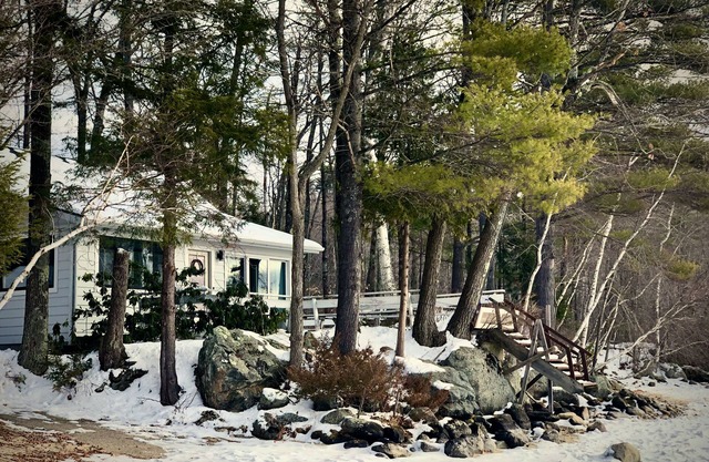Lakefront Paradise - Deluxe 4-Season Retreat