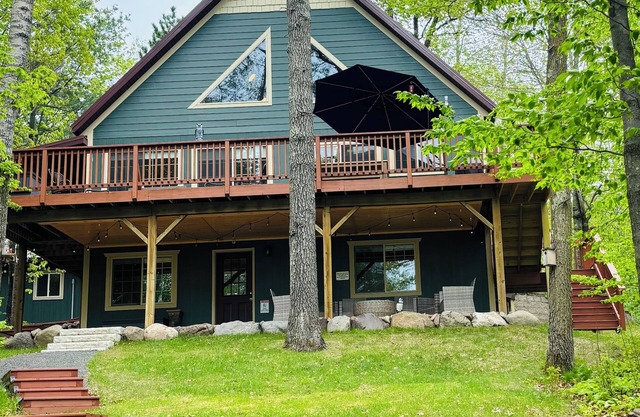 Tranquil Lakefront Retreat! Private Lake, Sandy Beach and Fire Pit!