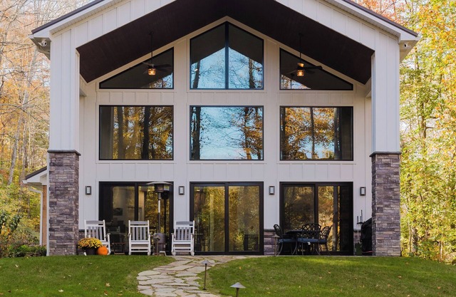 New Lake House getaway with all modern comforts and peaceful seclusion.