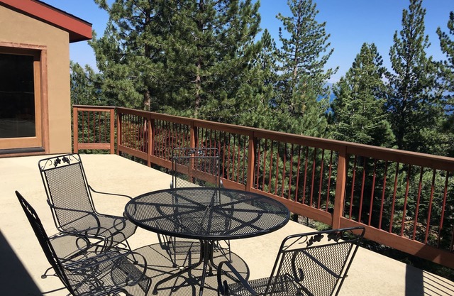 Cabine privée avec vue sur le lac avec de la place pour tout le monde, récemment rénovée avec 2 ponts