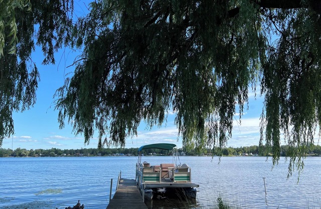Private Lakefront Cottage with a Retro Vibe