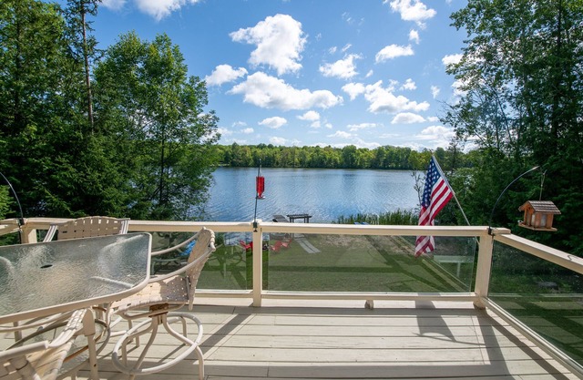 Private Lakefront House: Fish, Kayak, Pets and EV Charge