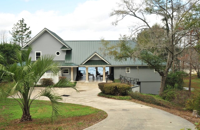 Accueil Lakefront privé sur le lac Compass! Dock / Table de billard / WiFi. Escapade familiale tranquille