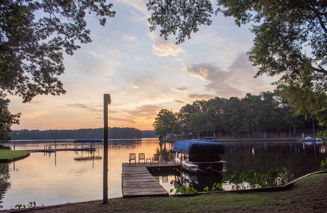 Cottage privé au bord du lac Oconee! Confortable, propre et ouvert. Super vue et emplacement!