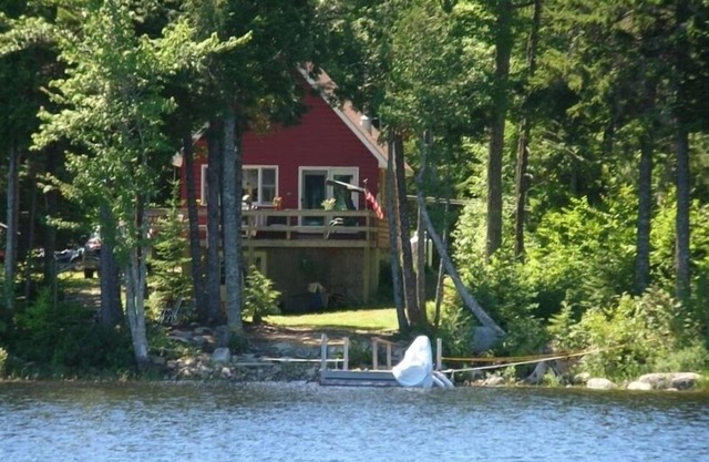 Au bord d'un lac Retreat sur junior à Lakeville, dans le Maine