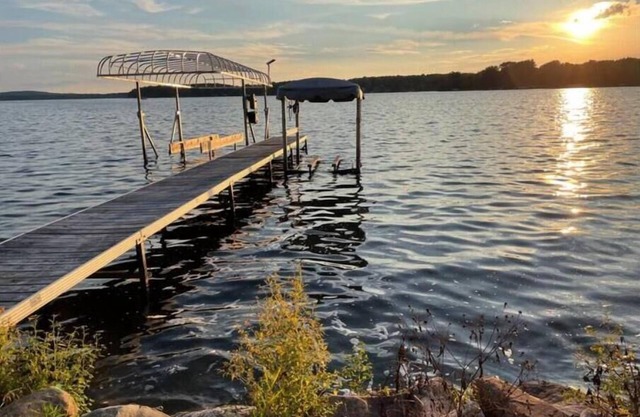 Private Lakehouse Retreat - The Getaway at Duck Lake