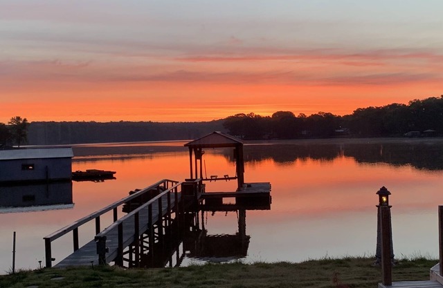 PRIVATE LAKESIDE BLISS-2 BR APARTMENT-STUNNING LAKE WYLIE VIEW FROM PRIVATE DECK