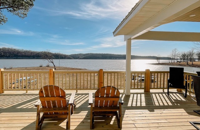 Belle maison de bord de mer 5 chambres sur Grand Lake - Dock privé - rampe de bateau